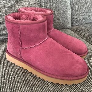 UGG CLASSIC MINI SIZE 8